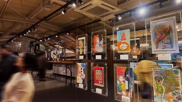 muniraの作品《読書》がぺんてる「100点のアートクレヨン画展」に展示されました