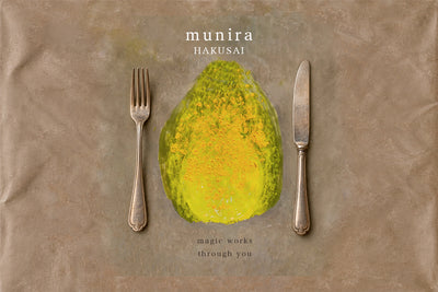munira「HAKUSAI」｜黄色いモチーフとナイフとフォークを描いた作品